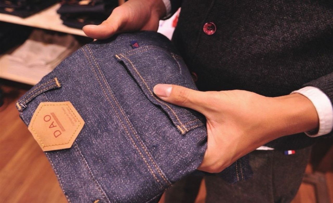 Le jeans en lin a nécessité deux ans de recherche-et-développement en partenariat avec une manufacture vosgienne. © Philippe Bohlinger.