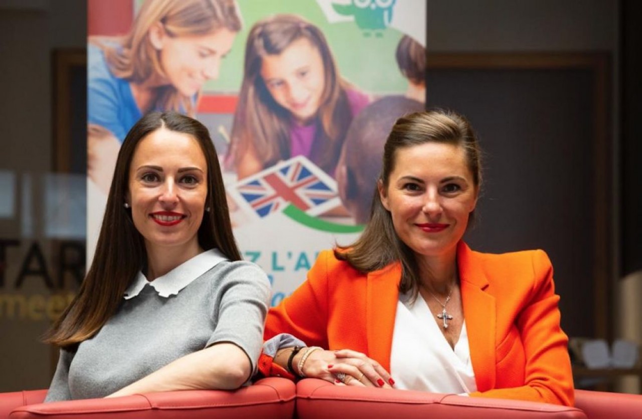 De gauche à droite, Julie Boucon et Stéphanie Bourgeois ont créé Holy Owly, une application pour apprendre l'anglais dès l'âge de 3 ans. © Jean-Charles Sexe