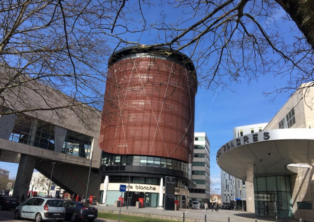 Thierry Bièvre, concepteur et promoteur de la Tour Elithis à Dijon : « il est possible de faire un bâtiment tertiaire sobre à un prix standard, 1.400 € HT le m2, hors parking en sous-sol. » © Traces Ecrites