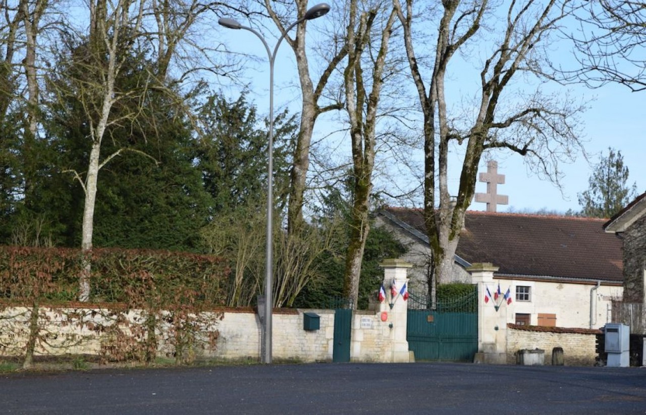 Entrée de La Boisserie, construite en 1810 au milieu d'un parc de 2,5 hectares, que Charles de Gaulle appelait