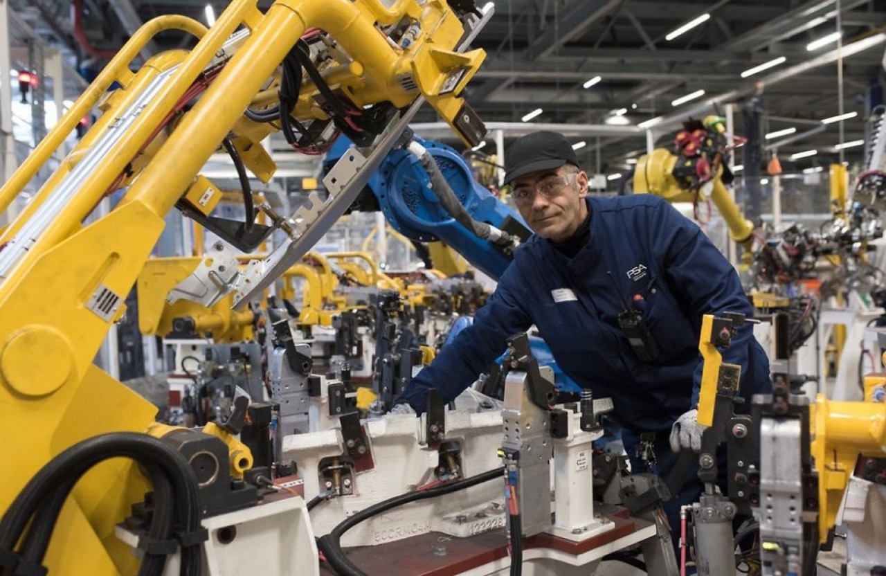 PSA Sochaux à moins d’une demi-heure de Belfort est un important employeur dans son bassin d’emploi, en direct ou dans la sous-traitance mécanique. Photo de l’usine de ferrage de Sochaux. © LAMY Jean-François/ Groupe PSA, Communication Sochaux