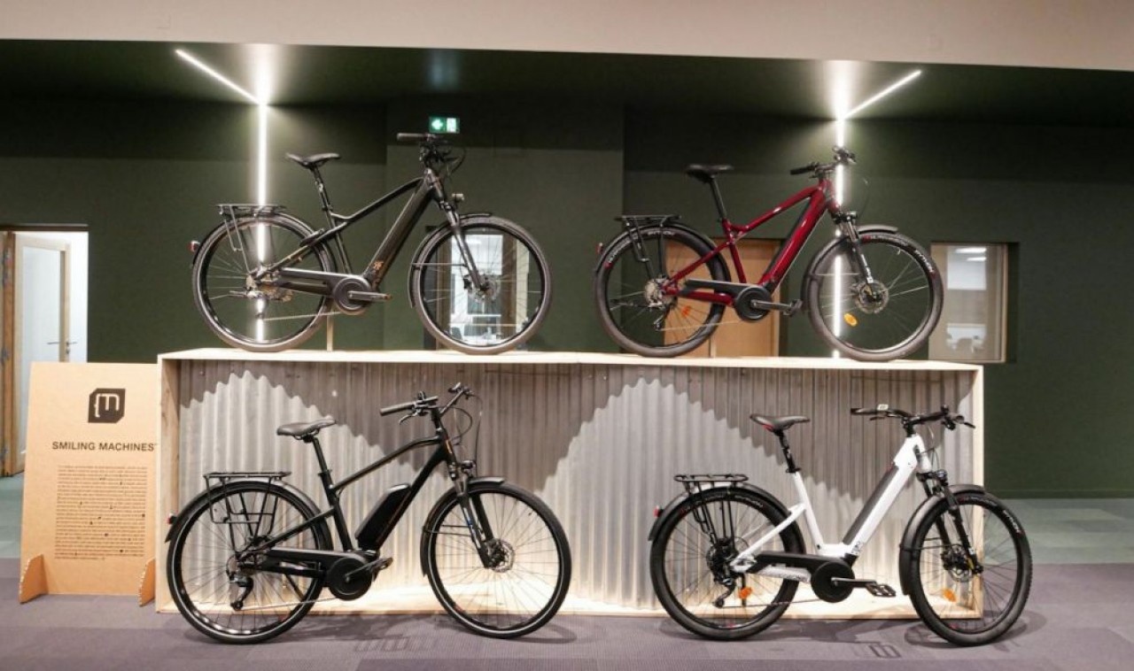 Moustache Bikes conçoit et commercialise des vélos électriques couvrant tous les usages : urbain, tout chemin, route, VTT.