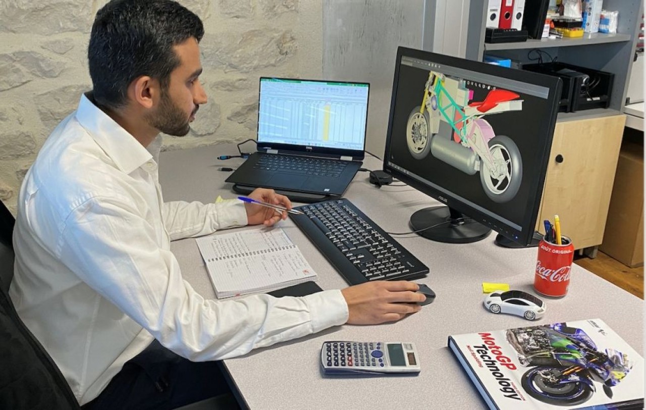 H2 Motronics, filiale de Texys Group, a embauché à l’issue de son master 2 à l'école d'ingénieurs de Nevers, l'Isat, Maaz Delvi, comme ingénieur R&D. © Texys