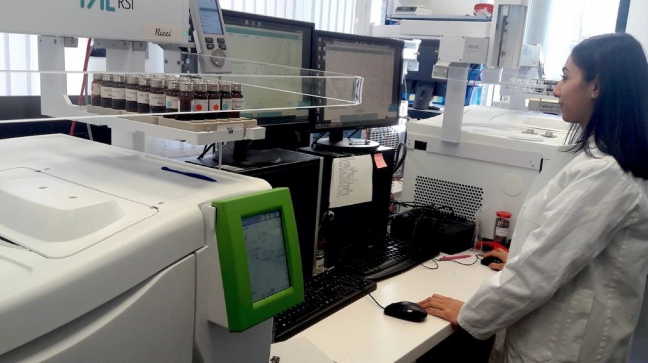 Adscientis est l’un des rares opérateurs au monde à maîtriser la chromatographie gazeuse inverse qui permet d’étudier les propriétés de surfaces, pour une clientèle industrielle, pharmacie, textile, composites etc. © Adscientis