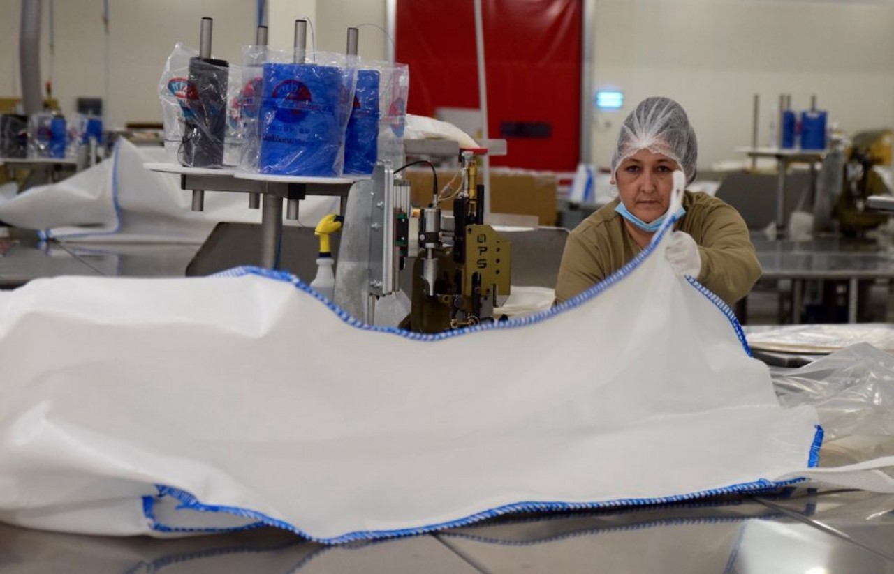 Dans l'atelier de confection de So Bag, fabricant d'emballages de grande contenance, connus sous le nom de big bags. © Traces Ecrites