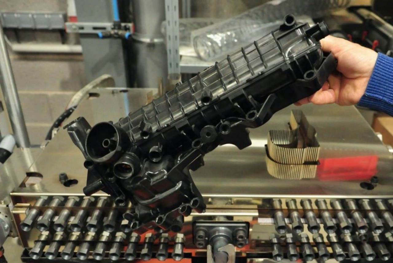 Periferi est spécialisée dans les machines de finition de pièces plastiques, standards ou sur-mesure. © Philippe Bohlinger