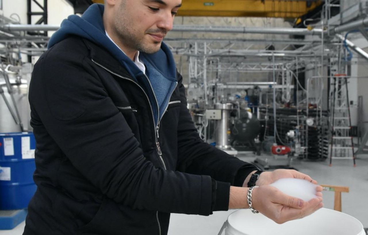 Keey Aerogel démarre une usine pilote pour fabriquer de l'aérogel, un isolant contenant 2% de silice et de 98% d’air encapsulé. © Julie Giorgi
