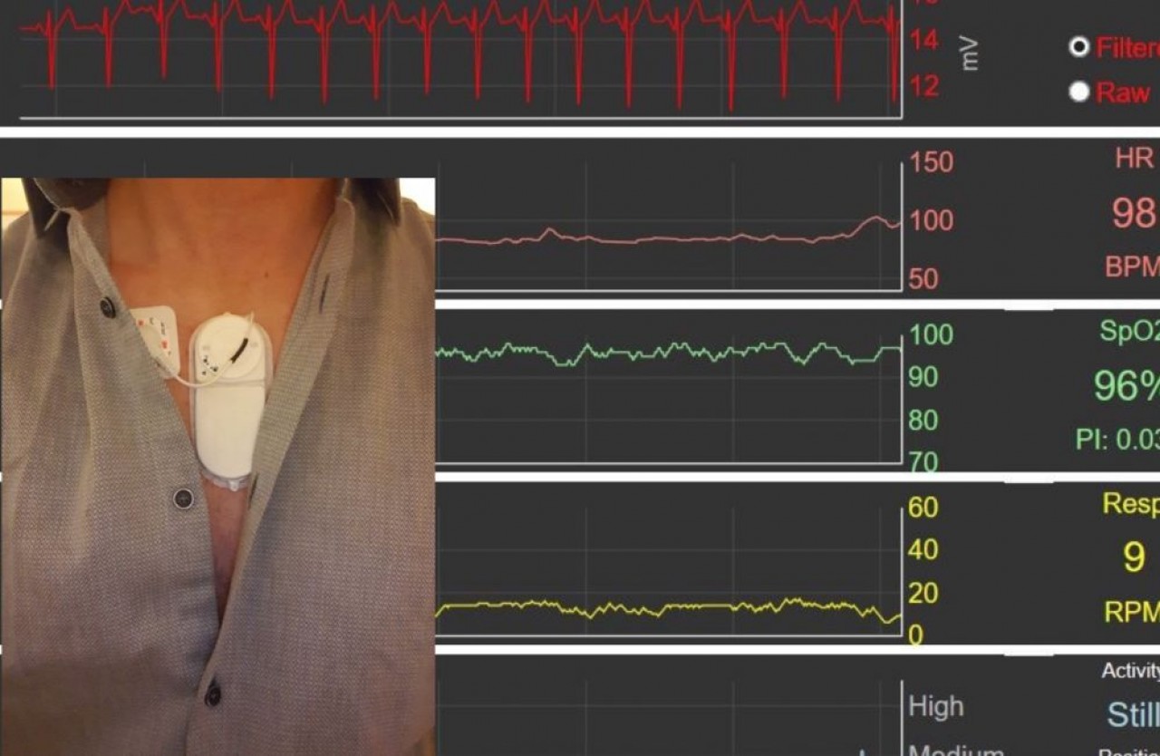 Connecté à une application sur smartphone, le patch de RDS permet de suivre à distance un patient dans le but de libérer des lits d'hôpital. © RDS