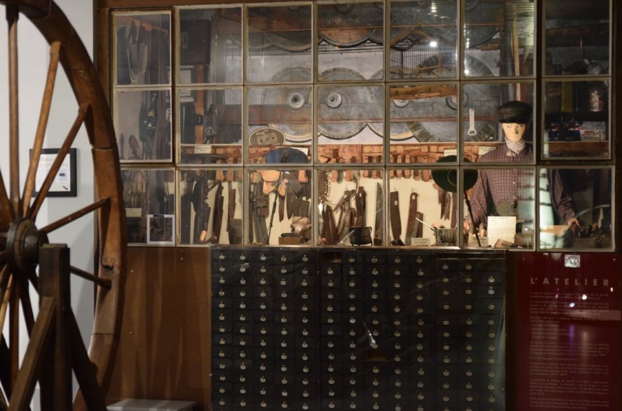 Vue extérieure d'un atelier de coutelier nogentais au musée de la coutellerie de Nogent. © Traces Ecrites