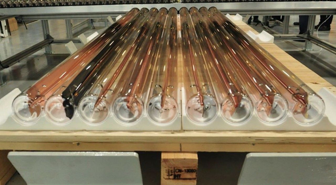 Viessmann se lance dans les panneaux solaires thermiques à tubes : les capteurs placés dans des tubes sous vide bénéficieraient d’un meilleur rendement. © Philippe Bohlinger