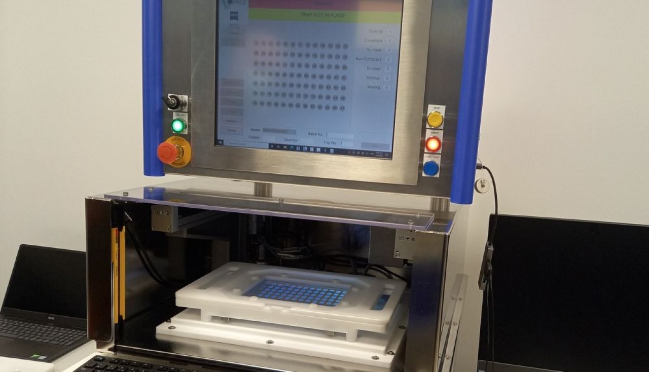 V-Optics utilise la technologie de la « déflectométrie à décalage de phase » pour détecter et évaluer les défauts et caractéristiques des surfaces. © Traces Ecrites
