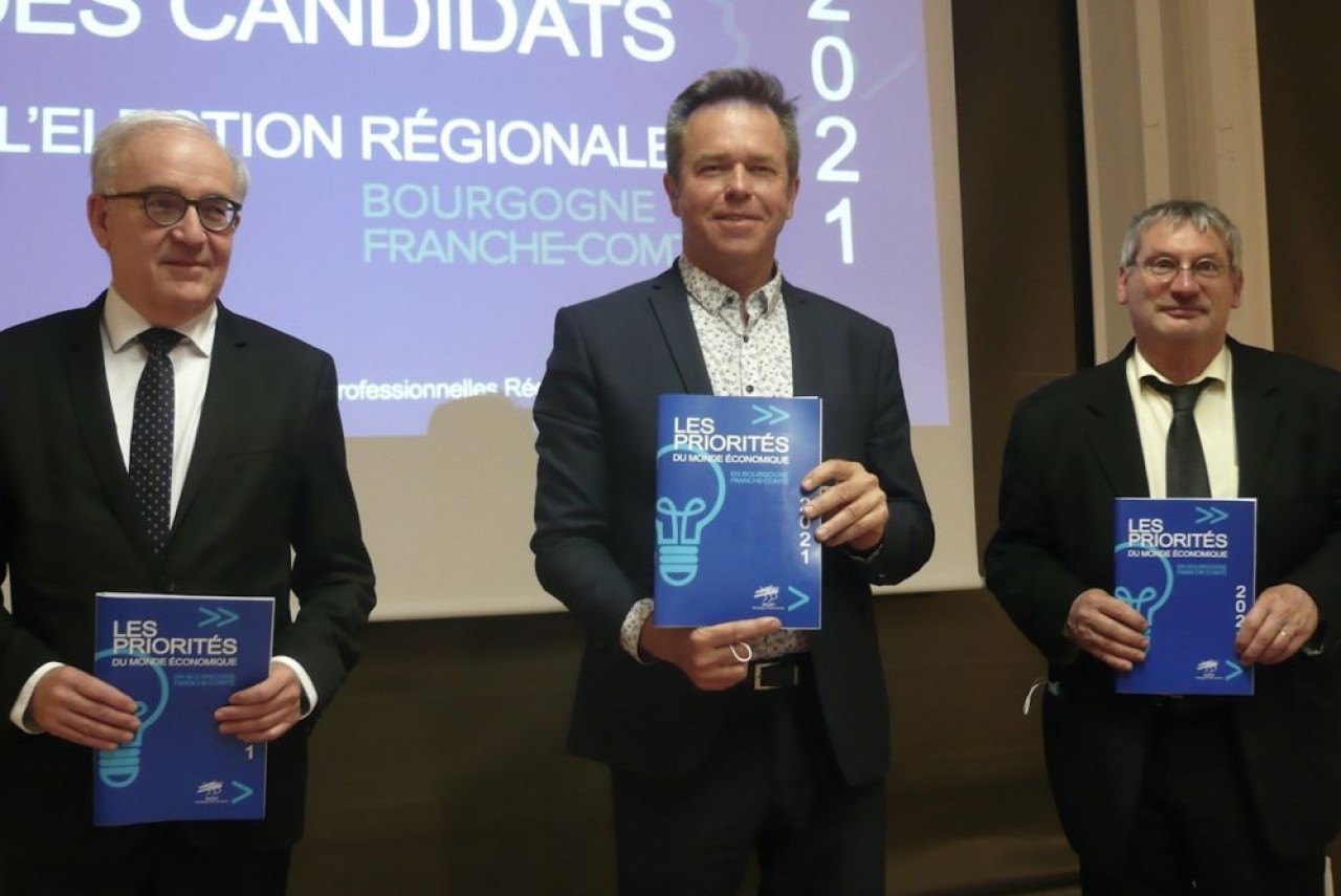 Les trois chevilles ouvrières du Livre Blanc du Medef BF-C pour les régionales : son président Jean-Philippe Richard (au centre), Jean-Pierre Deramecourt, ancien président du directoire de la Caisse d’Epargne (à gauche) et Didier Michel, entrepreneur. © T
