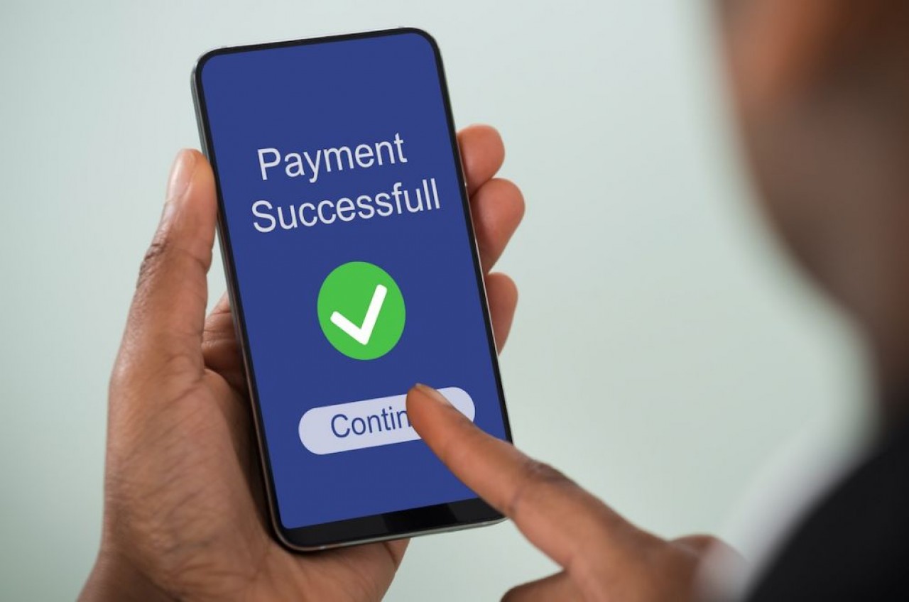Easytransac a conçu une application mobile qui remplace le terminal de paiement du commerçant. Image non contractuelle. © Shutterstock
