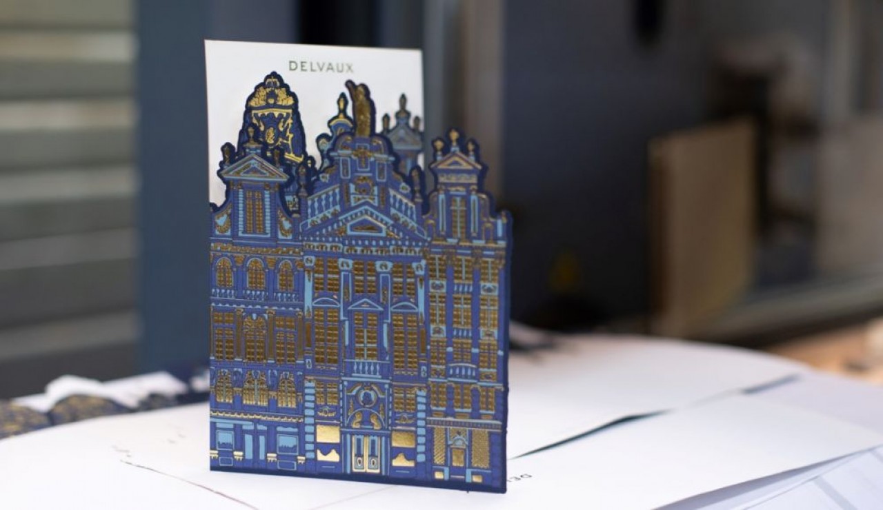 La carte de voeux finalisée de l'entreprise Delvaux dans les ateliers de Lasertec. © Sabrina Dolidze
