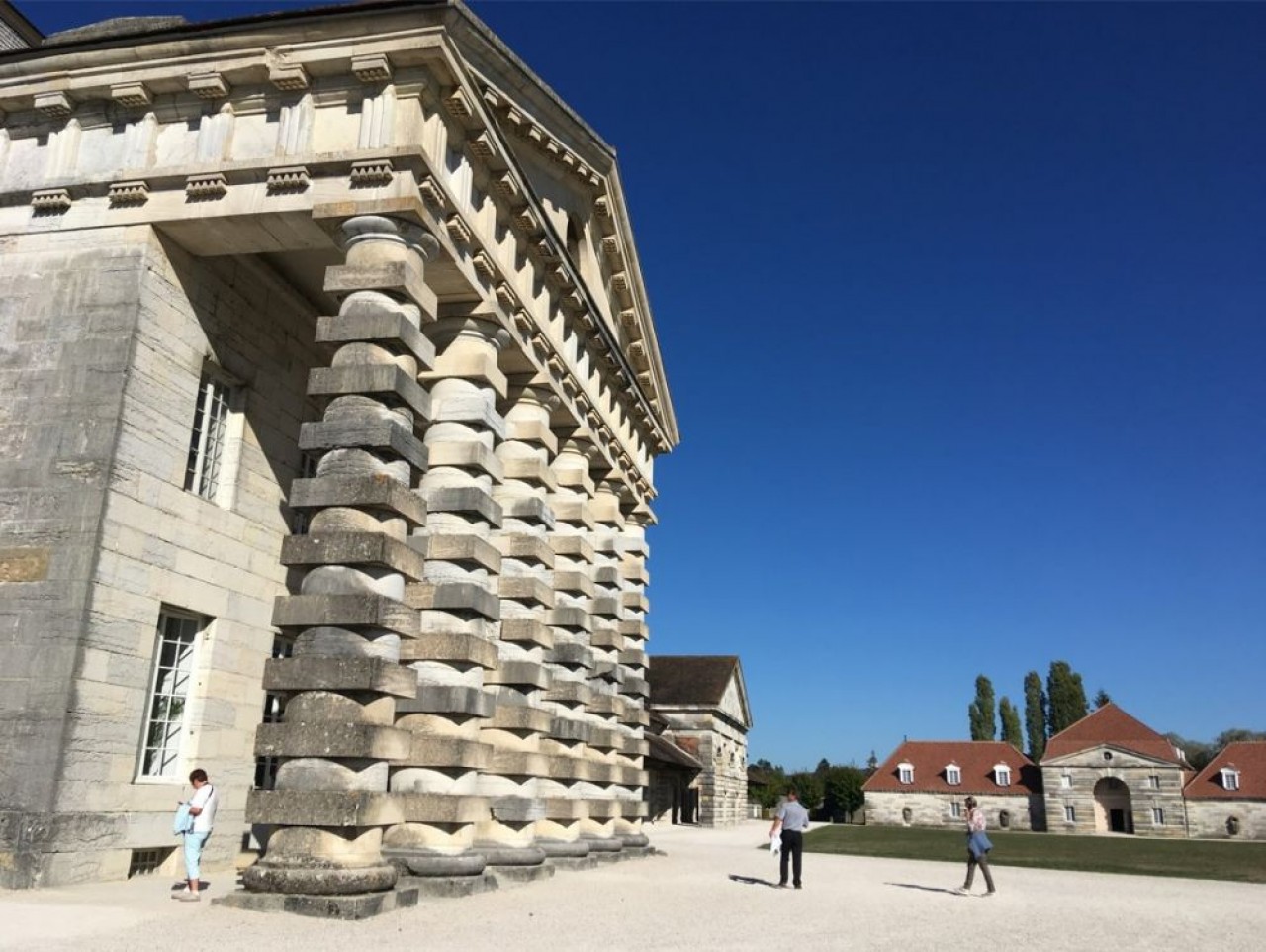 Le redémarrage du tourisme d’affaires s’observe au-delà de Dijon et Besançon. Comme ici à la Saline Royale d’Arc-et-Senans, dans le Doubs, qui parie sur son patrimoine exceptionnel. © Traces Ecrites