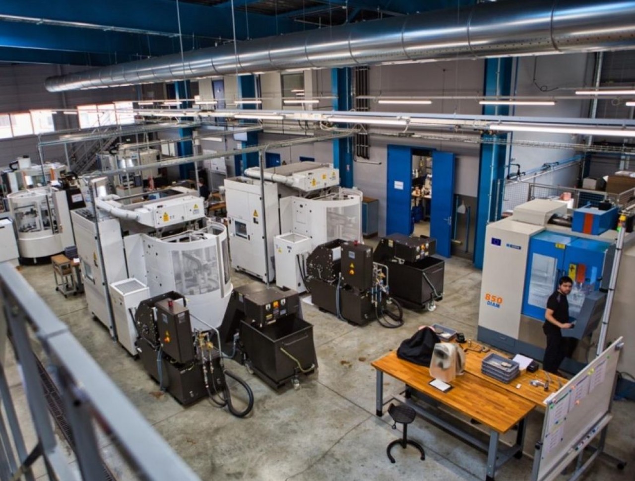 L'atelier de Micro Erosion où près de 1,5 million d'€ ont été récemment investis dans 4 nouvelles machines de découpe en molybdène et de tournage-fraisage. © Arnaud Morel