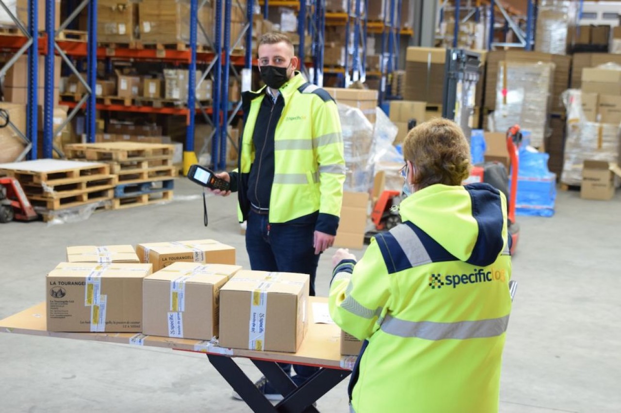 La plateforme logistique de Specific Log, à Baigneux-les-Juifs (nord de la Côte-d'Or), vaste de 6.000 m2, tout comme celle de Longvic (agglomération de Dijon). © Traces Ecrites