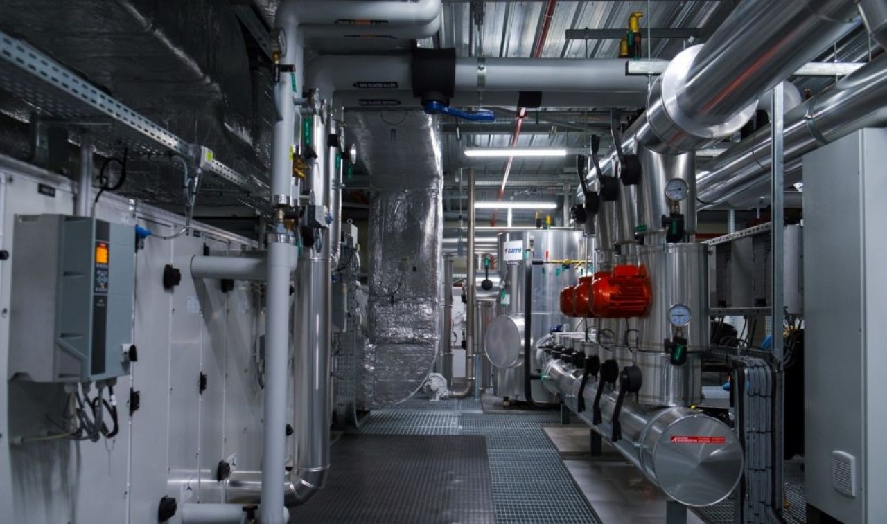 L'industrie, pour les installations de génie climatique notamment, a fondé le développement de EIMI et reste son principal segment de clientèle.