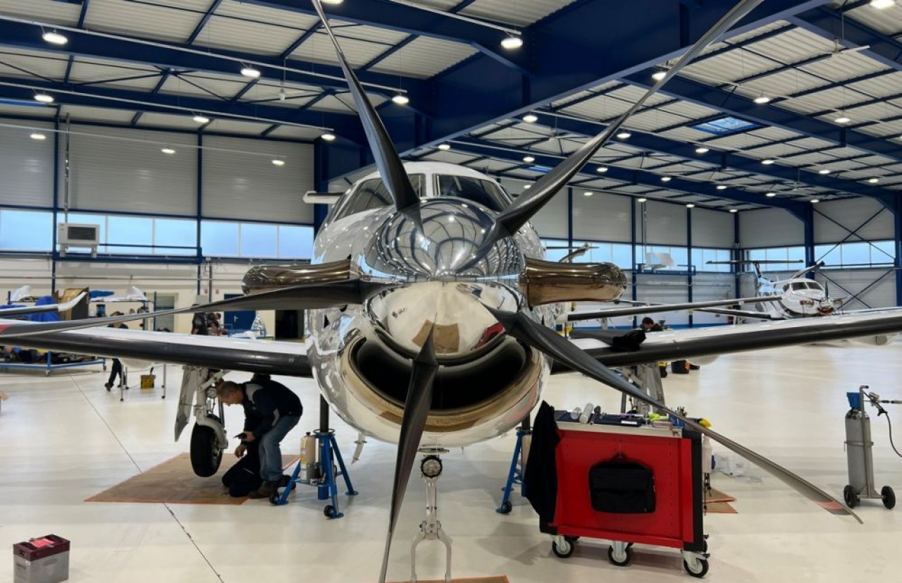 Le site de 10.000 m2 de JG Aviation à Gray (Haute-Sâone) est un concentré d'appareils à entretenir.