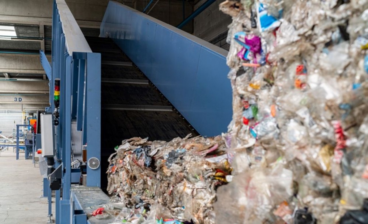La nouvelle unité de Bourgogne Recycalge préparera une nouvelle vie aux bouteilles et aux barquettes en PET, entre autres. © Soprema