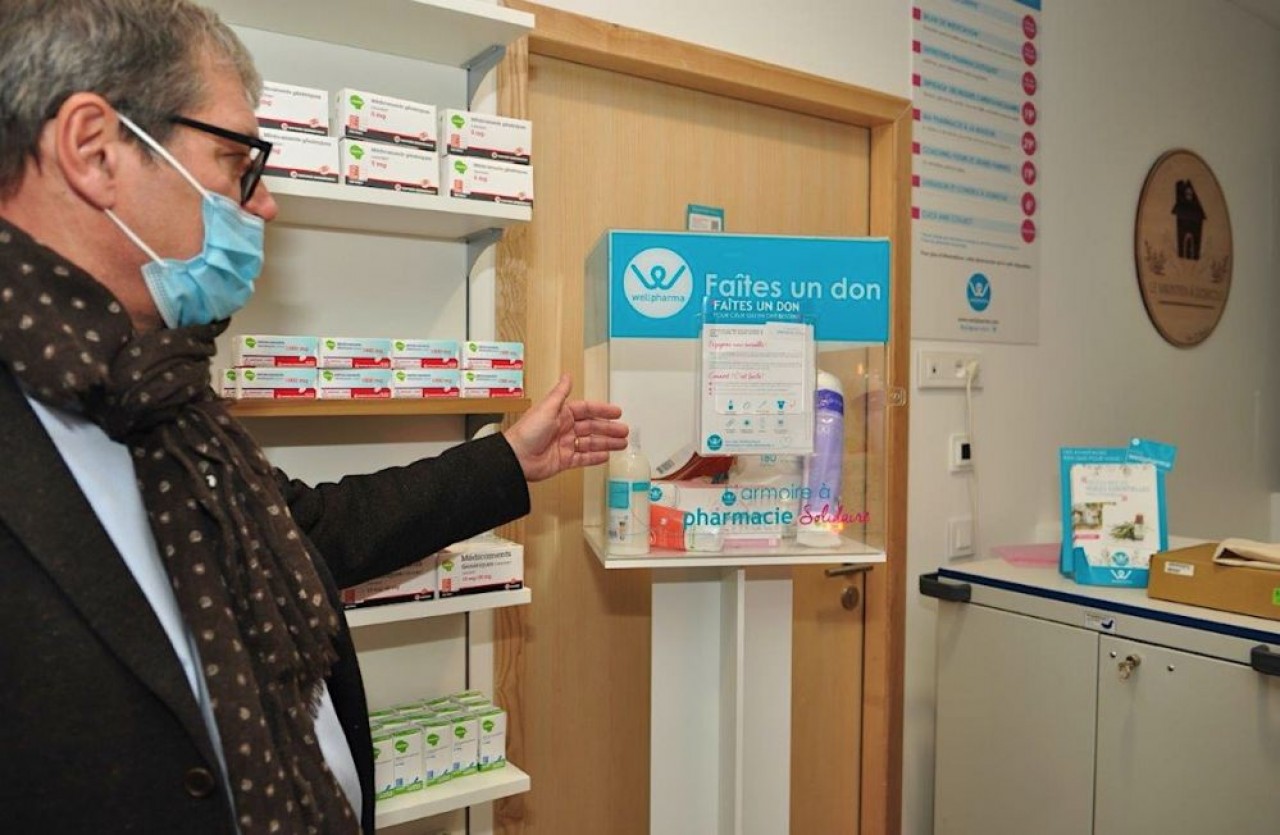 Une initiative de Pharmagest : des armoires à pharmacie solidaires installées dans les officines de la coopérative encouragent les dons. © Philippe Bohlinger