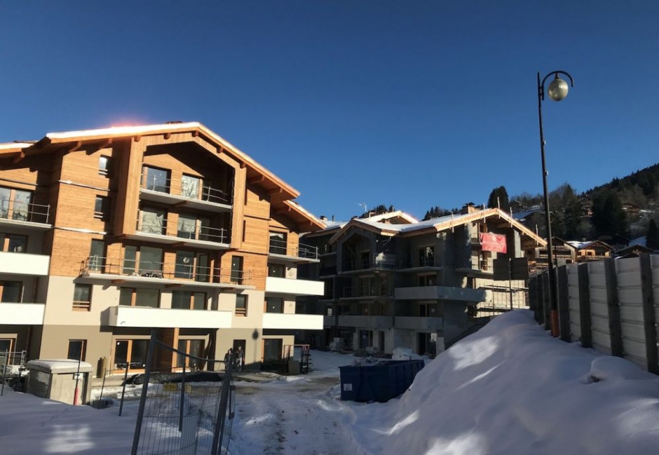 Construction en cours dans la station de ski de Saint Jean de Sixt réalisée par Barrachin TP que vient d’acquérir STCE.