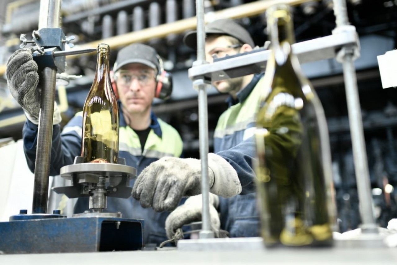 Le fabricant d’emballages en verre Verallia consacre l’essentiel de son investissement à l’installation de nouveaux fours.
