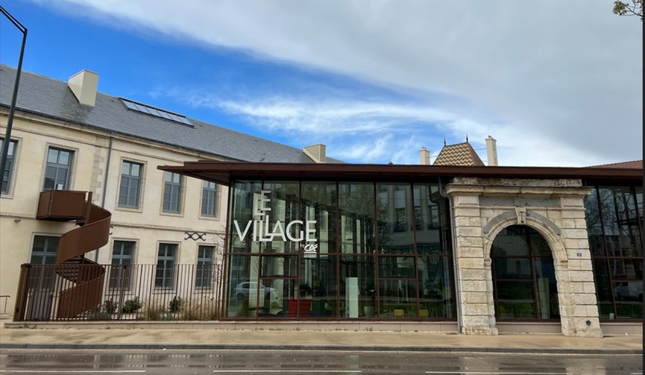 Le Village by CA, à la Cité internationale de la gastronomie et du vin à Dijon (Côte-d'Or), lieu emblématique du soutien de la banque aux entreprises du territoire. © Patrice Bouillot