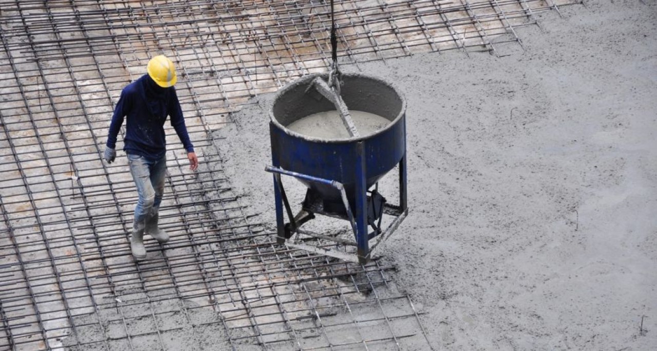 Les chapes de Chrono Chape suivent une recette classique de production mais se distinguent par leur capacité à se fabriquer sur les chantiers. © Shutterstock