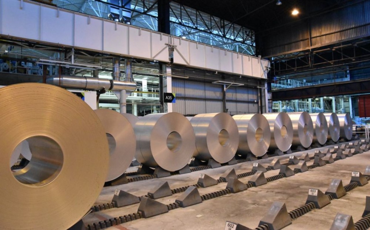 Pour ses bobines d'aluminium de base, l'usine Constellium Neuf-Brisach va diminuer la part des approvisionnements externes de 40 à 25 % grâce à son investissement en cours. © Julie Giorgi