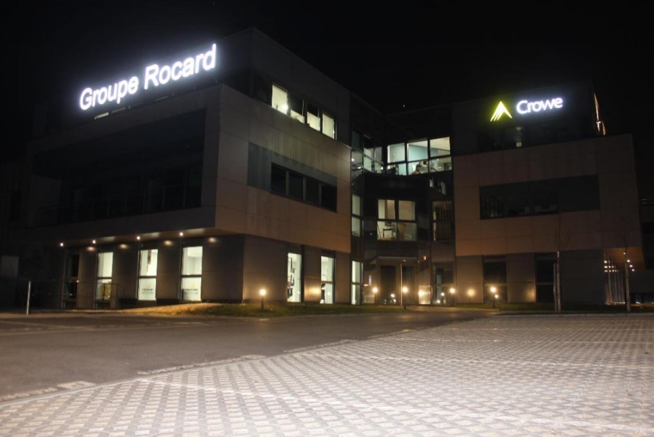 Le nouveau bâtiment du groupe Rocard à Fontaine-lès-Dijon regroupe sur 2.500 m2 les 80 collaborateurs de la métropole régionale du groupe de services aux entreprises. © Groupe Rocard