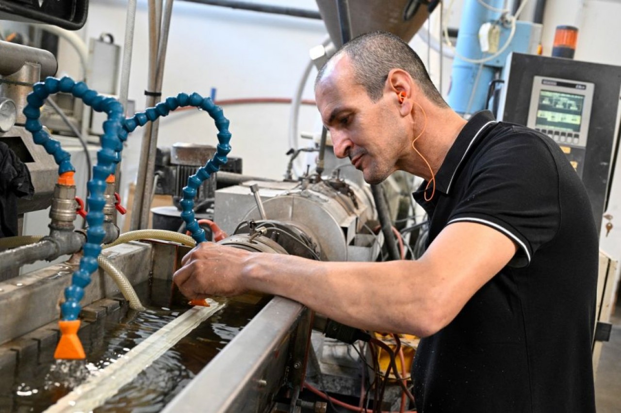 La PME de 32 salariés produit chaque année entre 80.000 et 100.000 rideaux premiers prix depuis Lons-le-Saunier (Jura). © Laurent Cheviet