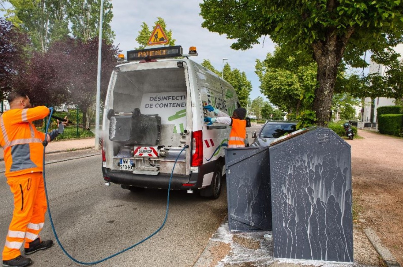 Le point fort du dispositif de lavage du Signe de l'Environnement : un automate monté dans un véhicule léger, capable de fonctionner en autonomie pendant une journée entière, avec cinq fois moins d’eau qu’une solution classique. © Arnaud Morel