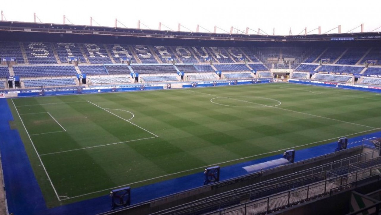 Le rachat de l'emblématique club de foot alsacien s'opère alors que démarrent les travaux de rénovation de son stade de la Meinau à Strasbourg. © Mathieu Noyer