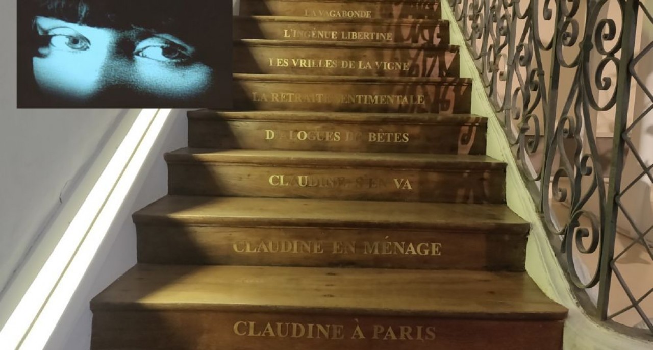 Sur les 60 contremarches du musée Colette à Saint-Sauveur-en-Puisaye (Yonne), sont inscrits en lettres d’or les titres de son oeuvre. © Traces Ecrites