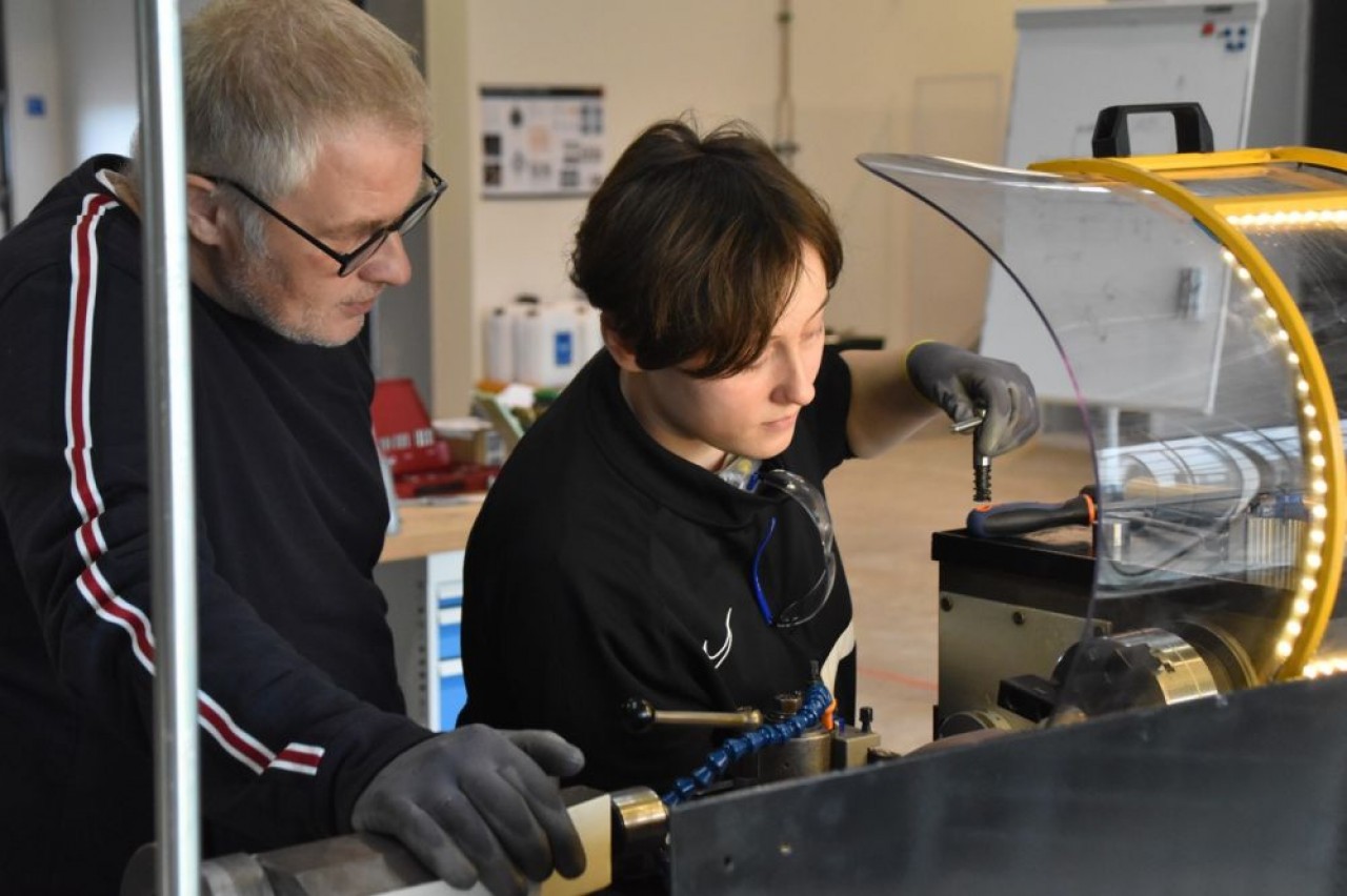 Les élèves de Métaltech à Nogent (Haute-Marne) sont suivis par huit formateurs ayant exercé dans l'industrie.