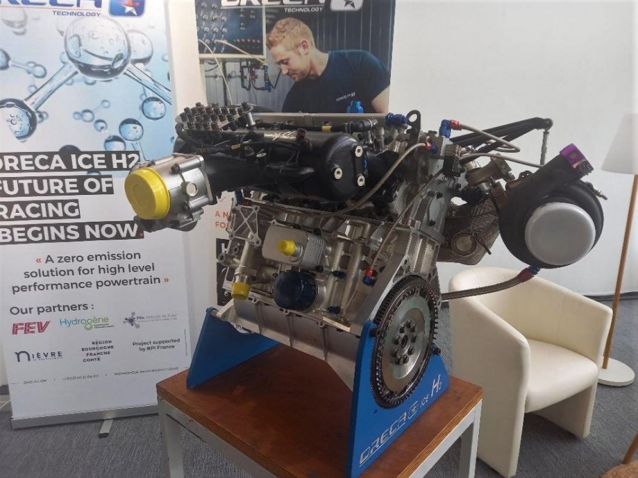 Le fonctionnement du moteur 4 cylindres de 300 kilowatts de puissance d'Oreca repose sur l'injection directe d'hydrogène dans sa chambre de combustion. © Mathieu Noyer