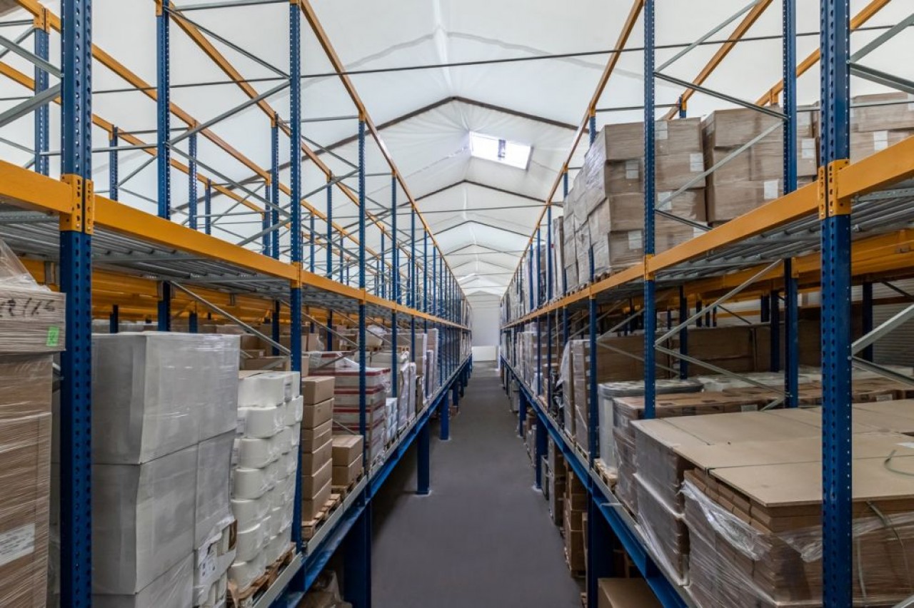 La logistique doit chercher à gagner de la place sur une surface foncière inchangée, par l'entreposage sur des niveaux supplémentaires. © Otto Iff