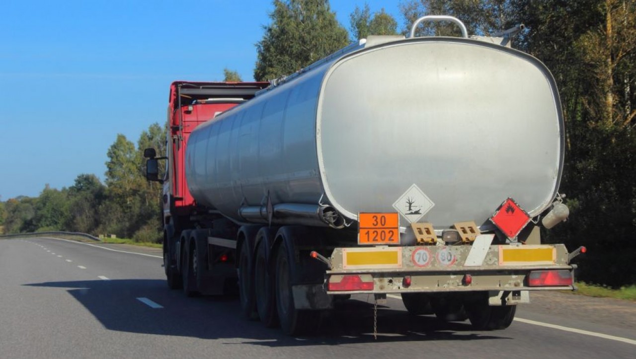 AGMS accompagne et forme les entreprises aux règles et exigences techniques du transport de matières dangereuses. © Shutterstock