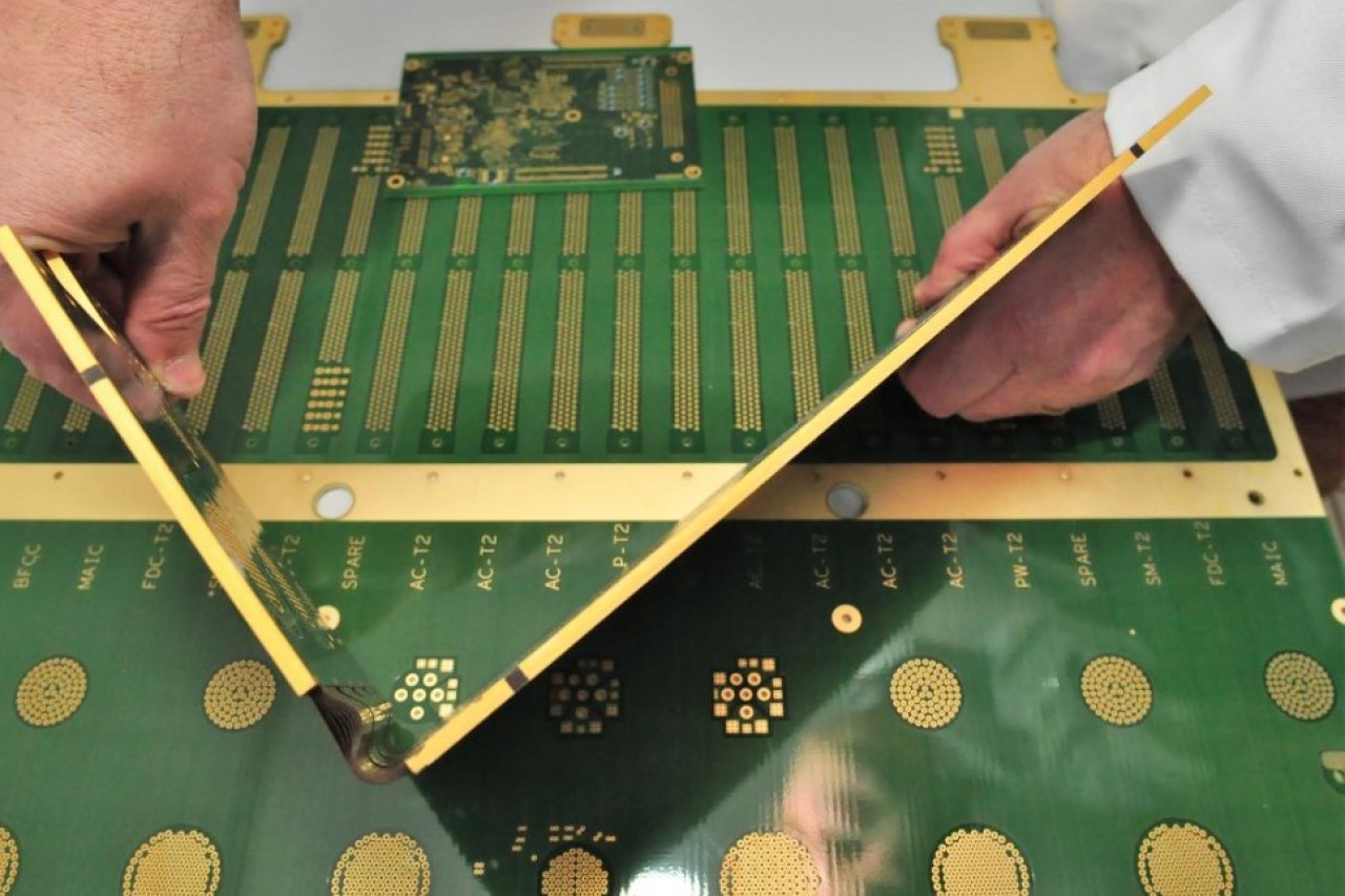Cimulec doit notamment sa notoriété à ses circuits imprimés « flex-rigides », capables d’interconnecter deux parties séparées d’un circuit. © Philippe Bohlinger