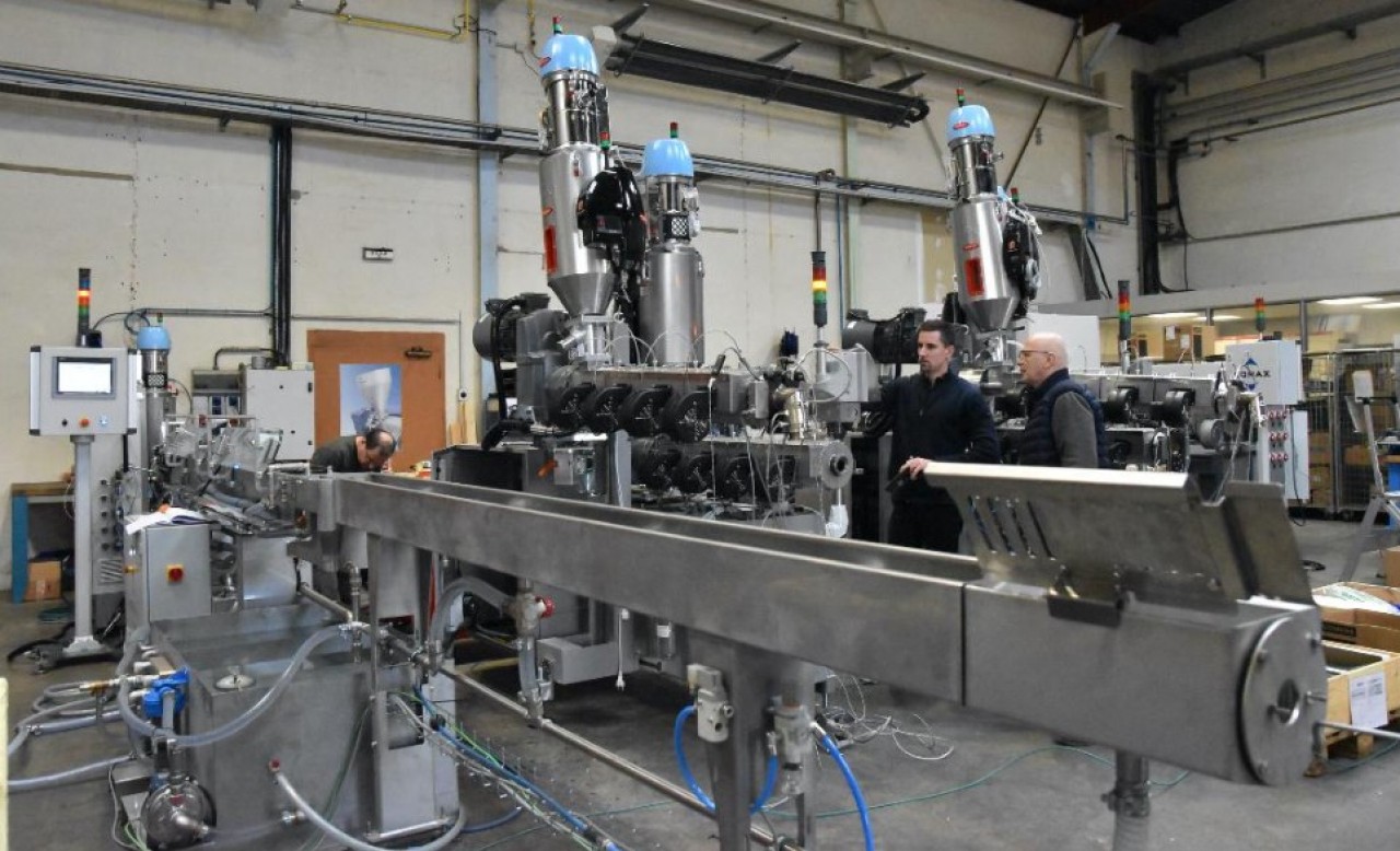 Le fabricant d'extrudeuses Komax à Wittenheim (Haut-Rhin) répartit son activité en trois tiers : les marchés des câbles et fils, l'automobile et le tandem industrie textile et bâtiment. © Julie Giorgi