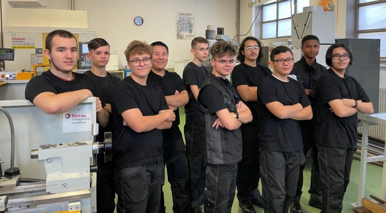 Les premières Écoles de production de la région sont installées à Chalon-sur-Saône (une promotion d'élèves ci-dessus) et Besançon. © EDPC
