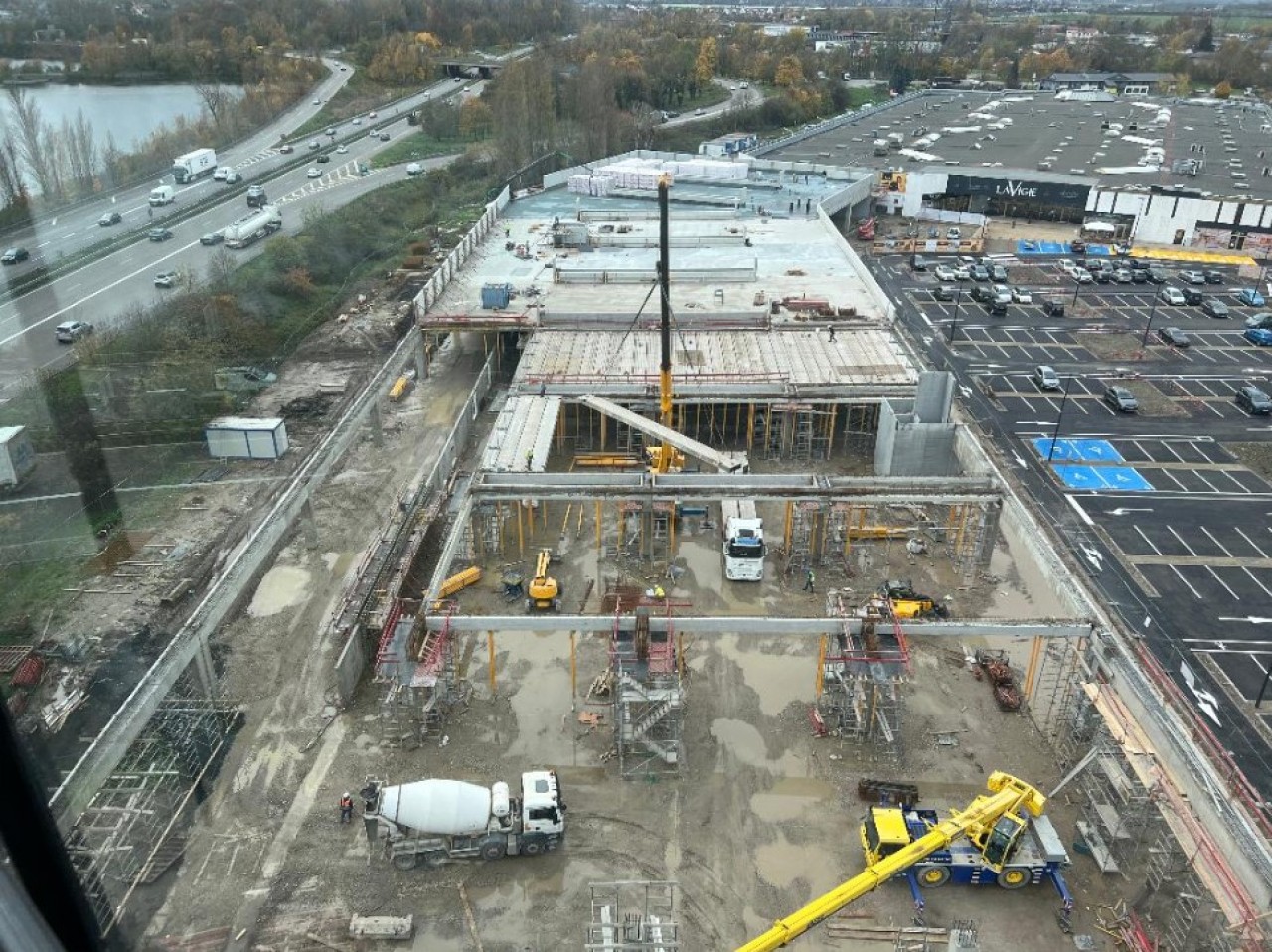 Le chantier de restructuration du centre commercial La Vigie près de Strasbourg a mobilisé plusieurs sociétés du groupe coopératif Mader, jusqu'au début de cette année. © Mader