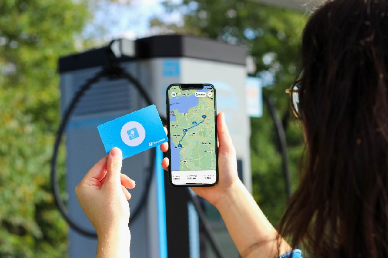 Chargemap associe un badge d'accès aux bornes à sa cartographie pour propose un planificateur d'itinéraire évitant la panne électrique. © Chargemap