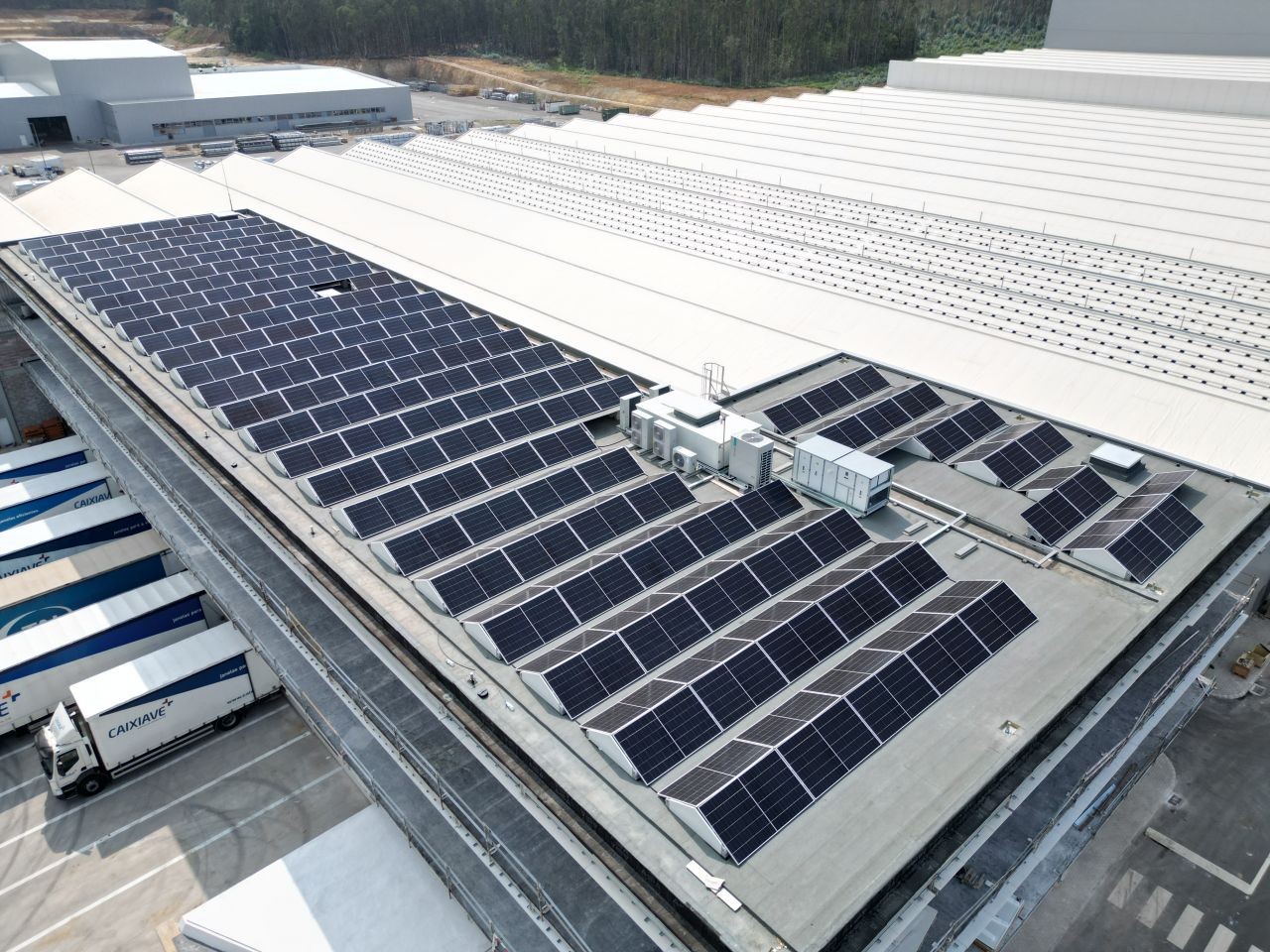 L'installation de centrales solaires sur les toits d'industriels et logisticiens constitue le nouvel axe stratégie de Tryba Energy. © Tryba Energy