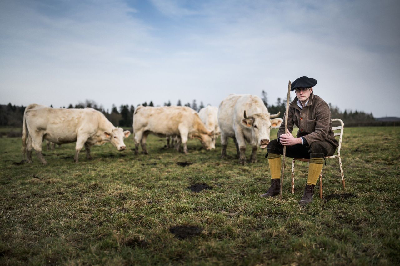 Armand Heitz au look bien typé élève bovins (des Salers, des Charolaises…) et ovins sur 180 hectares. © jibpeter
