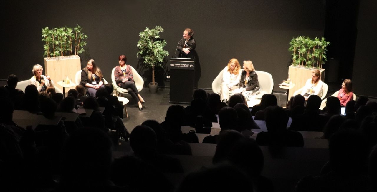 Une salle comble à l’occasion de LadyjTech 2 à Dijon. © Fluonir