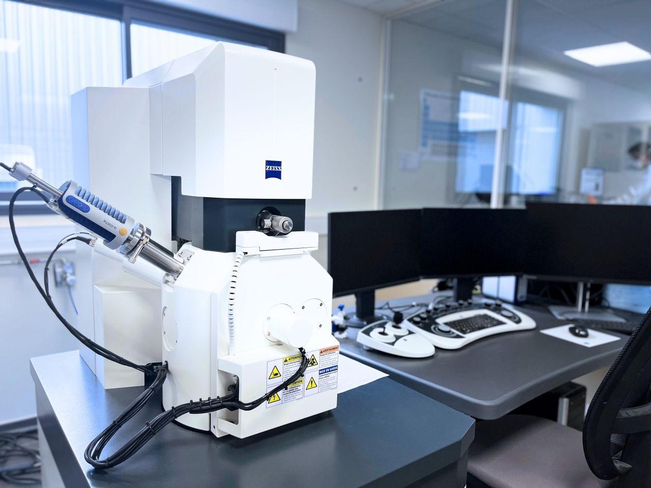 Le microscope électronique à balayage (MEB) forme l’une des techniques de pointe au sein du parc analytique de Filab. © Filab