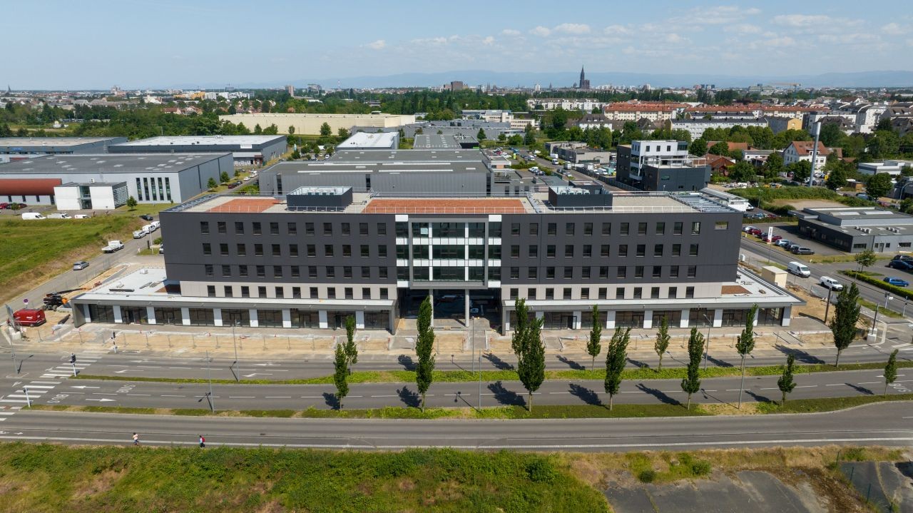L'ensemble Terra Nova de Proudreed dans le Parc des Forges du faubourg de Koenigshoffen fait partie des trois seules offres de bureaux de plus de 1.00 m2 d'un seul tenant disponibles à Stasbourg et environs, avec 4.475 m2 le concernant. © Proudreed