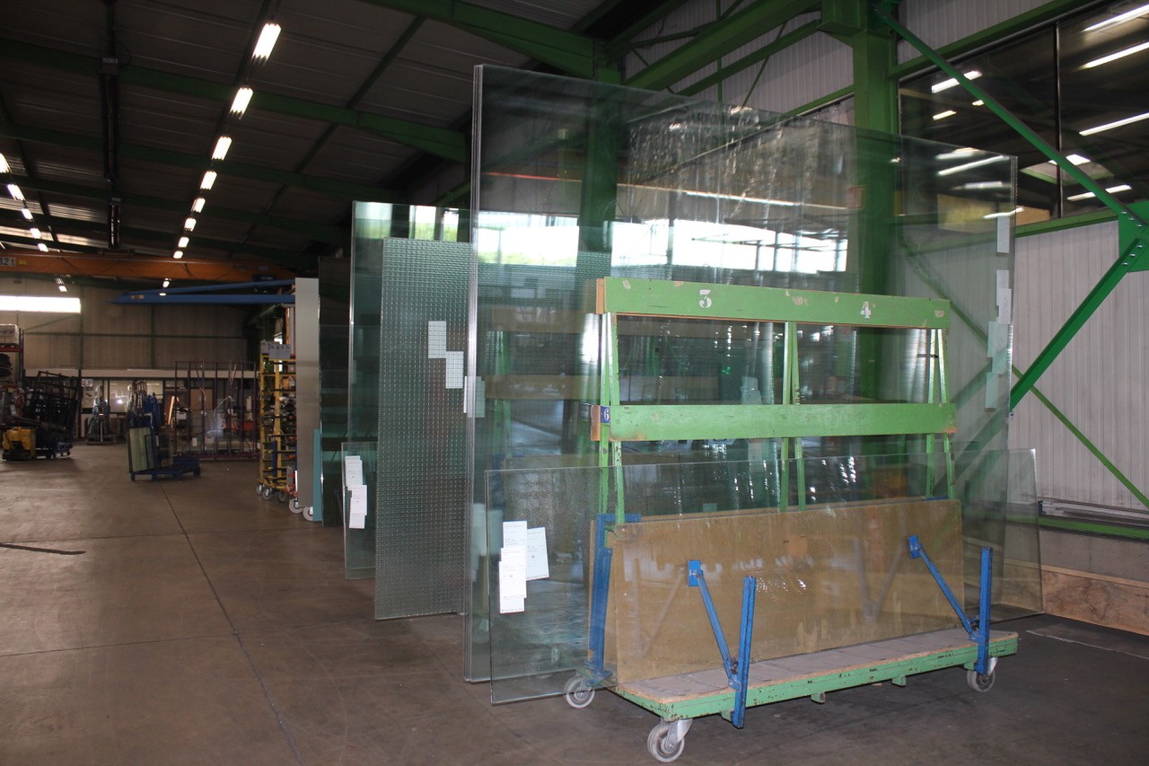 VIT cumule plus de 250 références de verres différents en stock pour des produits fabriqués sur mesure. © Déborah Levy